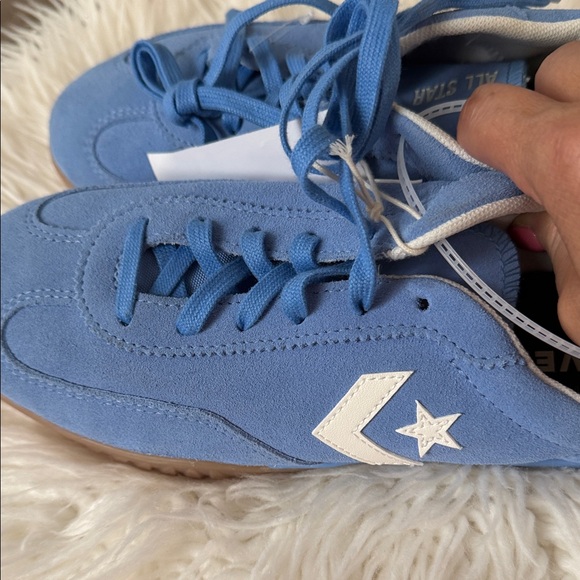 Converse Blue and White Sneakers. Unisex Size 8 Men’s 9.5 Women’s NWOT - Picture 7 of 11